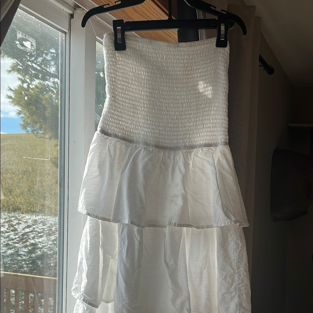 Elegant White Strapless Dress